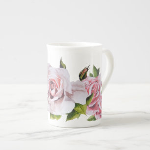 Skulpturale Rose auf einer Knochen-China-Tasse Prozellantasse