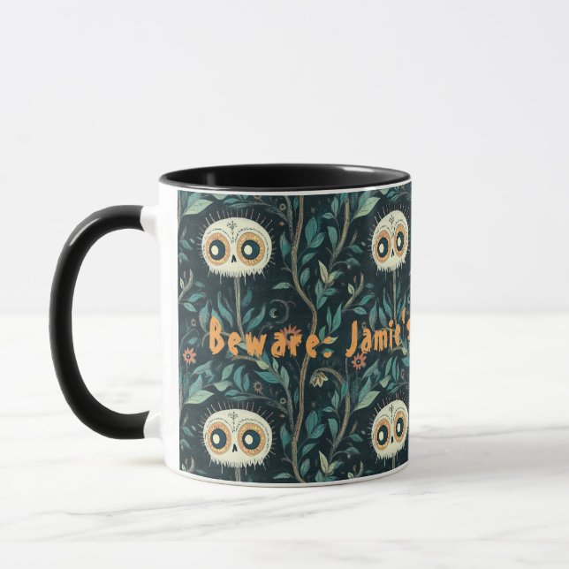 Skulpturen im magischen Halloween-Wald Personalisi Tasse (Links)