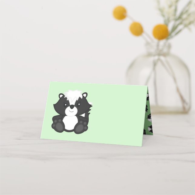 Skunk Baby Shower Green Platzkarte (Vorderseite)