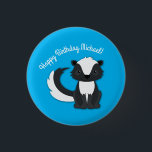 Skunk Birthday Party Kids Button<br><div class="desc">Feiern Sie den Geburtstag Ihres Kindes mit diesem bezaubernden Schnupfen Geburtstagsgeschenk! Ideal für eine Waldtierfeier, oder einfach nur für ein Kind, das Lieben in den Schotten! Ein Party zum 1. Geburtstag für ein Baby!</div>