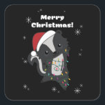 Skunk Christmas Skunks Winter Animals Quadratischer Aufkleber<br><div class="desc">Der weihnachtliche Schauer mit Feenlicht. Hübsche Tiere mit Geschenken und Schnee zu den Ferien. Auch lustig für Weihnachten im Juli. Stinkiers sind süße Tiere und perfekt zu Weihnachten.</div>