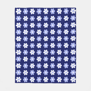 Sky Blue & White Blume über Navy Blue Fleecedecke