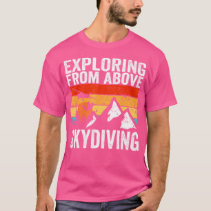 Skydiver-Erkundung von oben Skydiving T-Shirt