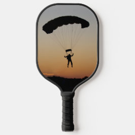 Skydiver Parachute bei Sunset Pickleball Schläger