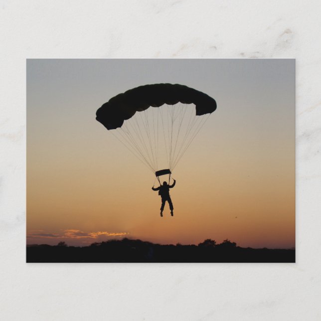 Skydiver Parachute bei Sunset Sky Diver Postkarte (Vorderseite)