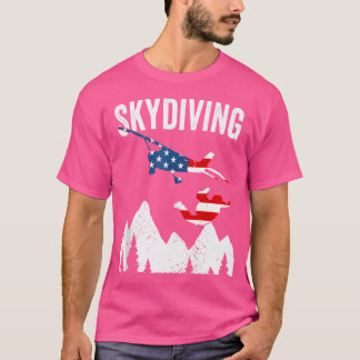 Skydiver springt vom Flugzeug US Flag Skydiving T-Shirt