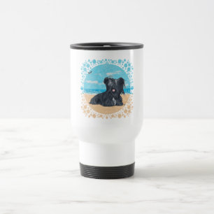 Skye Terrier am Strand Reisebecher