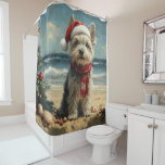 Skye Terrier Dog Christmas Vintag Beach Duschvorhang<br><div class="desc">Bringen Sie die Wärme der Ferien an die Küste mit diesem charmanten, Vintag inspirierten Design, das einen festlichen Hund auf einem ruhigen Strand besticht. Mit einer klassischen Touch nostalgischer Töne und Küstenstöcke erweckt dieses Kunstwerk den Zauber der Weihnachtszeit am Meer. Dieses Design ist perfekt für den gelungenen Urlaub geeignet und...</div>