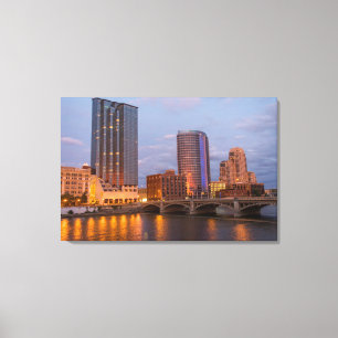 Skyline bei Dämmerung, am Grand River 2 Leinwanddruck
