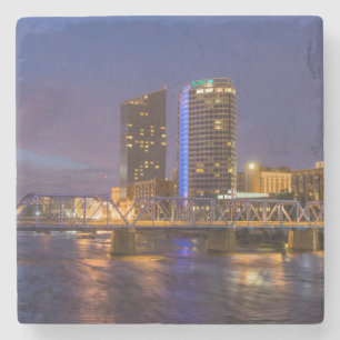 Skyline bei Dämmerung, am Grand River Steinuntersetzer