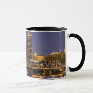 Skyline bei Dusk, am Grand River Tasse