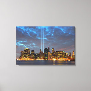 Skyline Blick auf die Stadt in der Nacht. Leinwanddruck