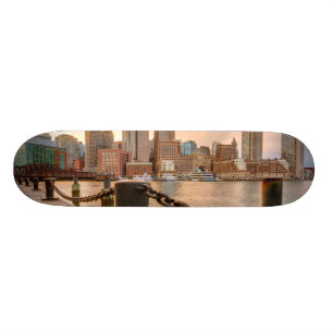 Skyline des Finanzbezirkes von Boston Skateboard