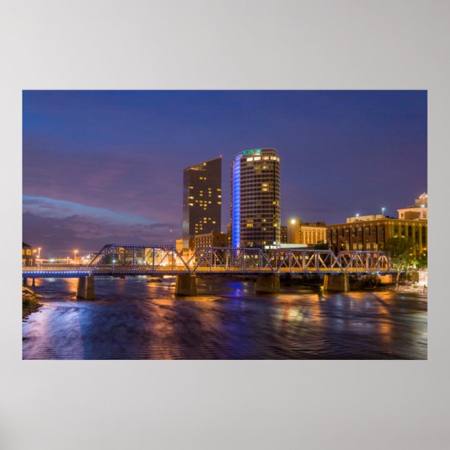 Skyline in der Abenddämmerung, am Grand River Poster (Vorne)