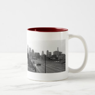 Skyline-Schwarzes und weißes Foto im Stadtzentrum Zweifarbige Tasse