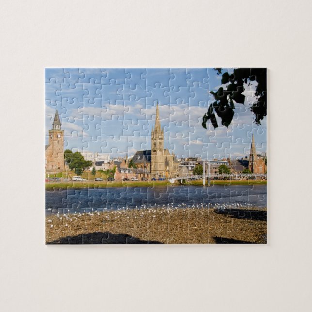 Skyline und Fluss der malerischen Stadt Inverness (Horizontal)