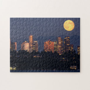 Skyline von Bellevue vom Lake Washington bei Dämme
