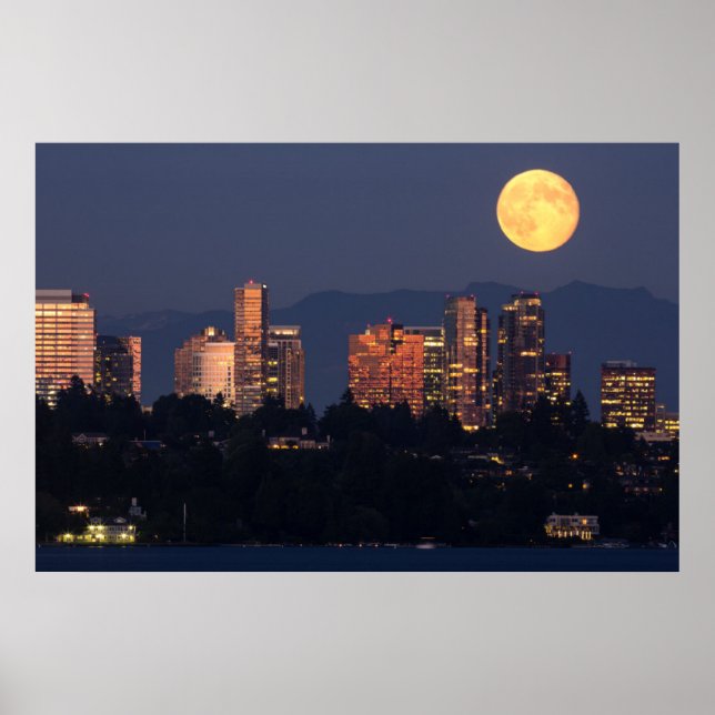 Skyline von Bellevue vom Lake Washington bei Dämme Poster (Vorne)