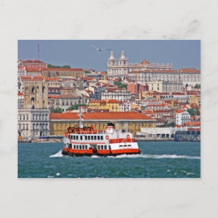 Skyline von Lissabon mit alter Fähre am Fluss Tagu Postkarte