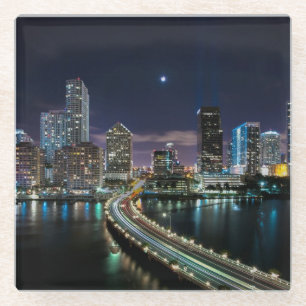 Skyline von Miami-Stadt mit Brücke nachts Glasuntersetzer
