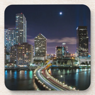 Skyline von Miami-Stadt mit Brücke nachts Untersetzer