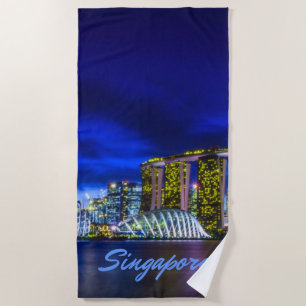 Skyline von Singapur bei Nacht Strandtuch
