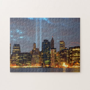 Skylineansicht der Stadt in der Nacht
