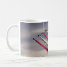 Skyward Glory: Patriotische Flyover-Tasse
