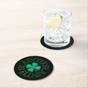 Slainte! Die Cocktails in schwarzem, runden Papier Runder Pappuntersetzer