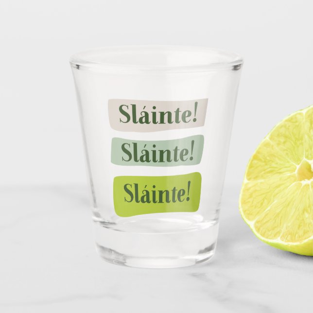 Slainte Irish Good Health St. Patrick's Day Green Schnapsglas (Vorderseite)