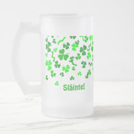 Sláinte Lucky Irish Shamrocks Design Personalized Mattglas Bierglas