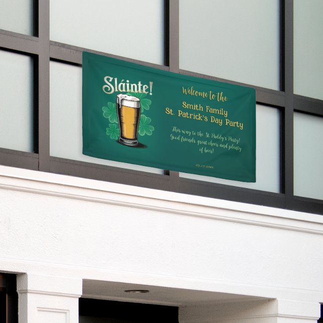Slàinte! St. Patrick's Day Pint of Beer on Green Banner (Äußeres Gebäude)