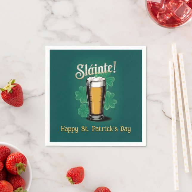 Slàinte! St. Patrick's Day Pint of Beer on Green Serviette (Beispiel)