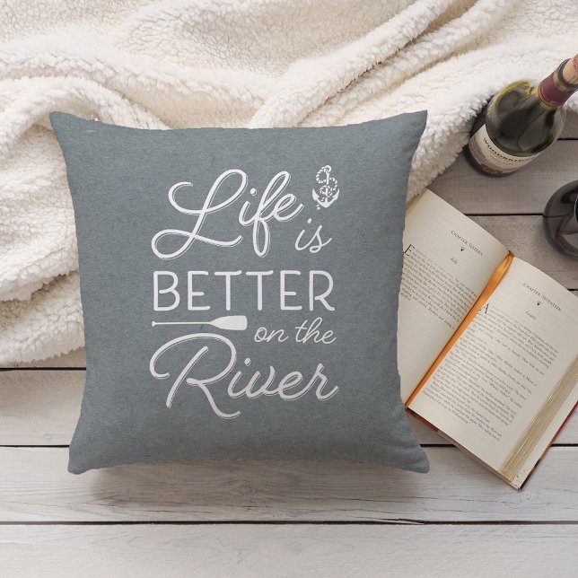 Slate Blue Life ist besser auf dem Fluss Kissen (Von Creator hochgeladen)