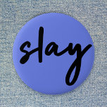 Slay | Urban Blue Modern Trendy Stilvoll Minimalis Button<br><div class="desc">Einfache,  stilvolle,  trendige "slay" urbane Anführungskünstlerschaltfläche in moderner minimalistischer Handschrift Typografie in schwarz auf blauem,  lila Hintergrund inspiriert von Schönheit,  phantastisch aussehen,  töten es und Mädchen Power!</div>