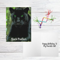Sleek Black Panther Cat mit grünen Augen