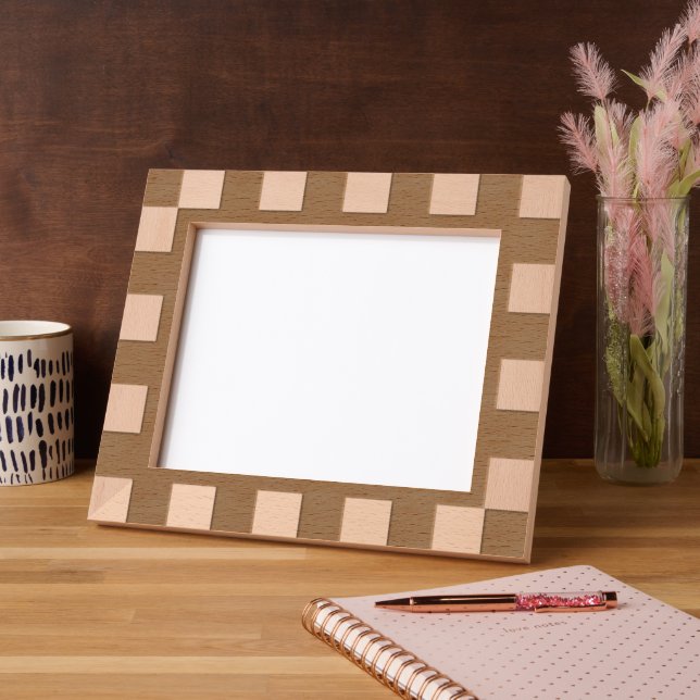 Sleek Geometric Checkerboard Motif Engraved Frame Geätzte Rahmen (Links)