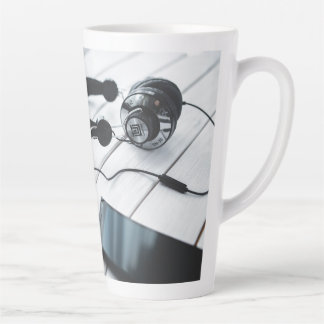 Sleek Modern Latte Tasse