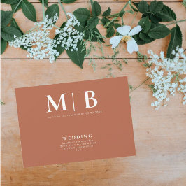 Sleek & Simple Monogram Terracotta Keine Eltern Einladung