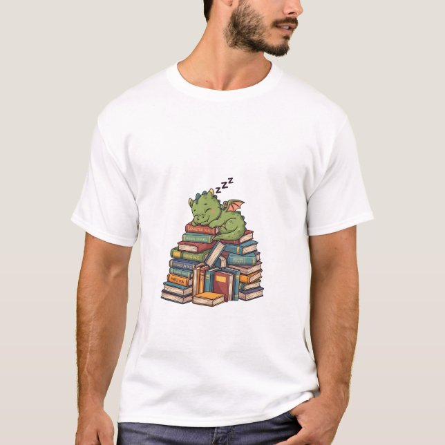 Sleepy Bookworm Dragon T-Shirt (Vorderseite)