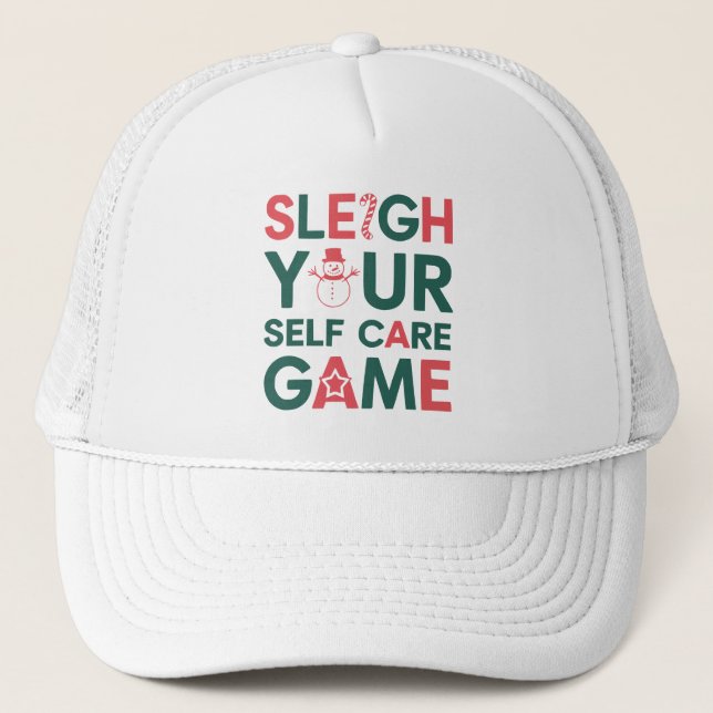 Sleigh Your Self Care Game Weihnachtswellness Truckerkappe (Vorderseite)