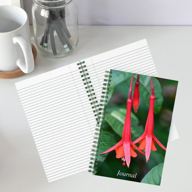 Slender Red Fuchsia Blume floral Notizbuch (In Situ)