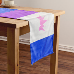 SlipperyJoe Drag Pride-Flagge lila weiß blau Krähe Kurzer Tischläufer