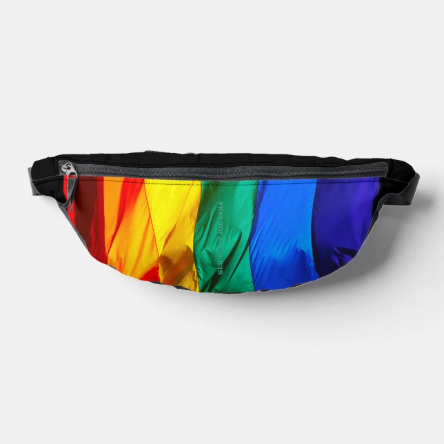 SlipperyJoe's drapeau gay pride agitant des couleu (Poser)