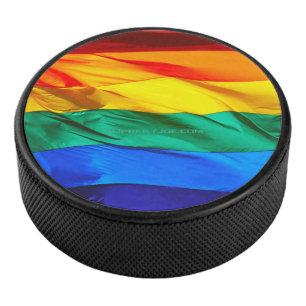 SlipperyJoe's Gay Pride-Fahne schwänzen Stolzfarbe Eishockey Puck