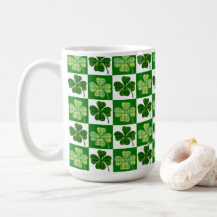 SlipperyJoe's grüne vierblättrige Kleeblatt Saint  Kaffeetasse