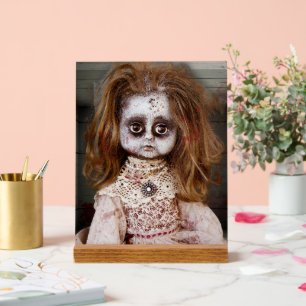 SlipperyJoe's gruselige Puppe blasses Gesicht grus Acrylschild