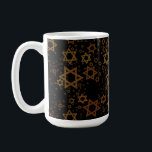 SlipperyJoe's Happy Hanukkah mehrere Sterne von Da Kaffeetasse<br><div class="desc">SlipperyJoe's Happy Hanukkah multiple Stars of David Muster künstlerische Feier Jüdische Identität Erbe Hebräische Chanukah Geschenke Dekorationen Judaismus signifikante Symbol Religion verschiedenen Größen braune Goldtönen visuell ansprechend komplexe Design</div>