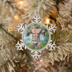 SlipperyJoe's hochmuskelbiger erwachsener Mann obe Schneeflocken Zinn-Ornament
