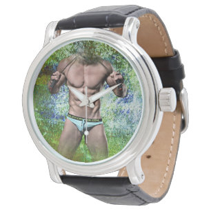 SlipperyJoe's hochmuskelbiger erwachsener Mann ohn Armbanduhr